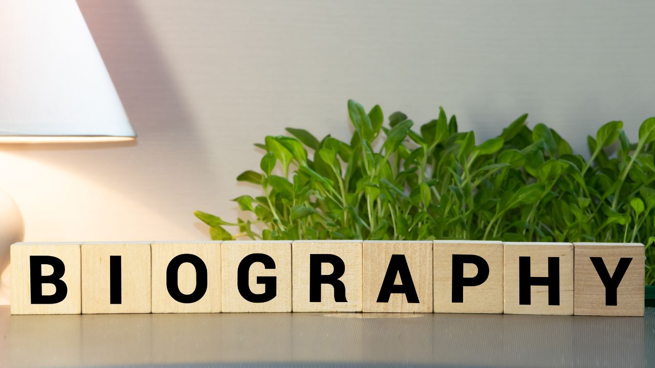 GLI ELEMENTI FONDAMENTALI PER SCRIVERE UNA BIOGRAFIA scrivere una biografia parole creative
